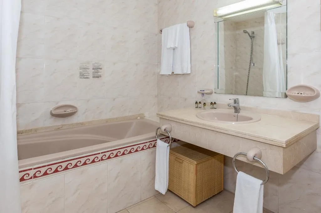APARTMENT CAPACITY 6 TWO BEDROOMS Room, Ona Alanda Club Marbella, Costa Del Sol