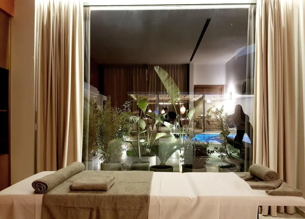 Sports and Entertainment, Dyo Suites, Crete