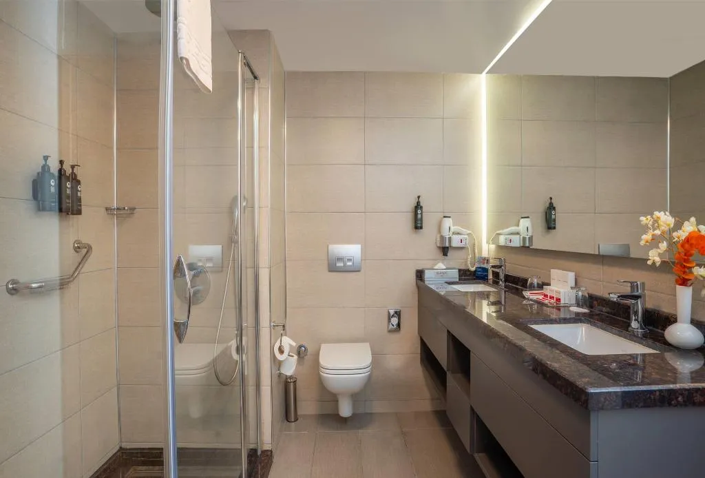 SUITE KING SIZE BED Room, Ramada Plaza by Wyndham Izmir, Izmir