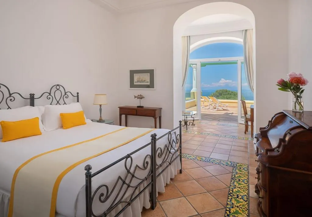 JUNIOR SUITE SEA VIEW WITH TERRACE Room, Caesar Augustus, Naples