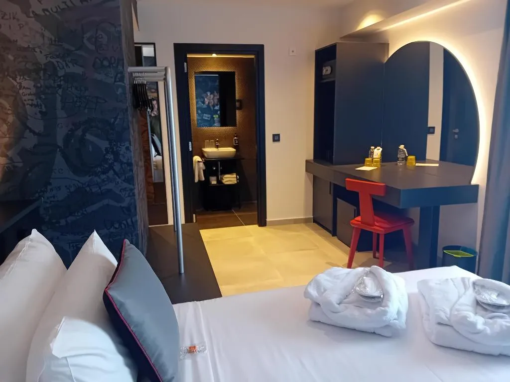 Double or Twin DELUXE WITH JACUZZI Room, So City Hotel, Malta