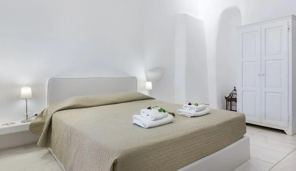 VILLA DELUXE WITH JACUZZI Room, Armeni Luxury Villas, Santorini