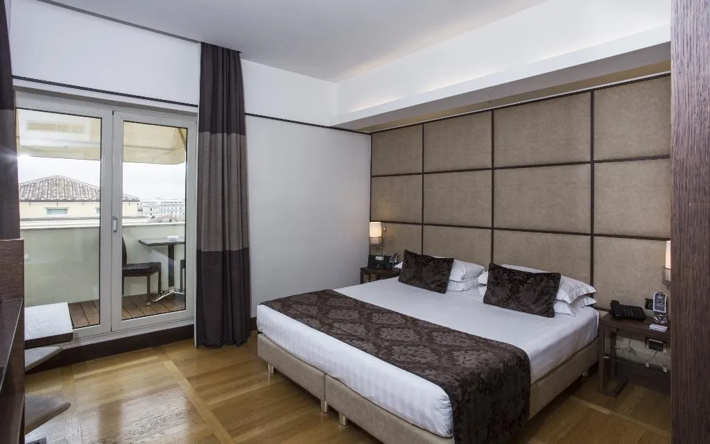Double or Twin DELUXE Room, The Independent Hotel, Rome