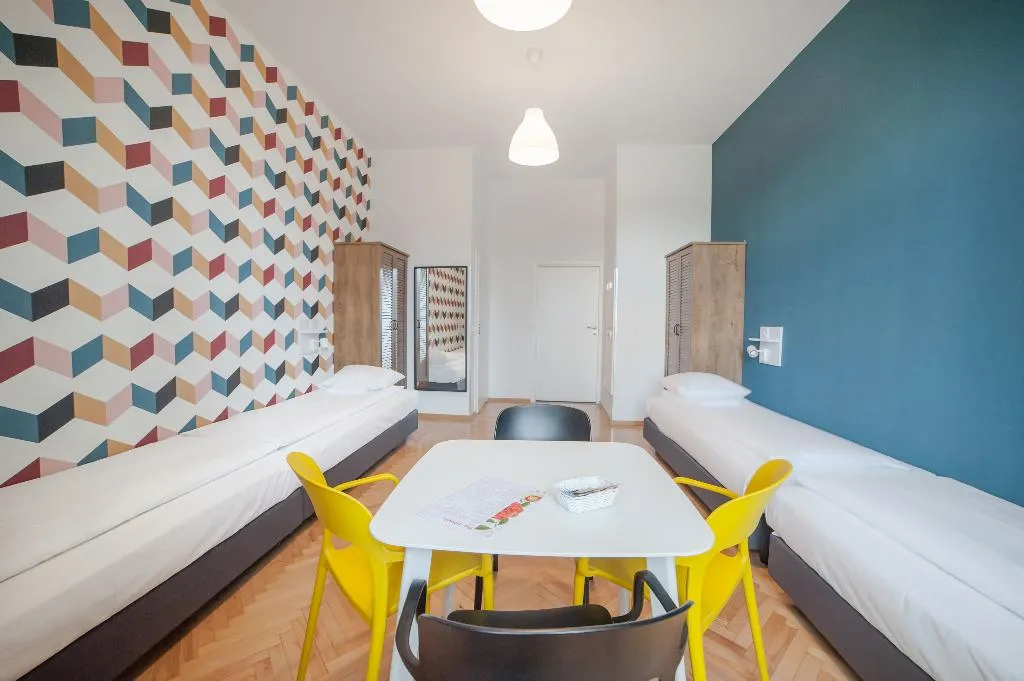 TRIPLE STANDARD Room, Hostel Atlantis Kraków, Krakow