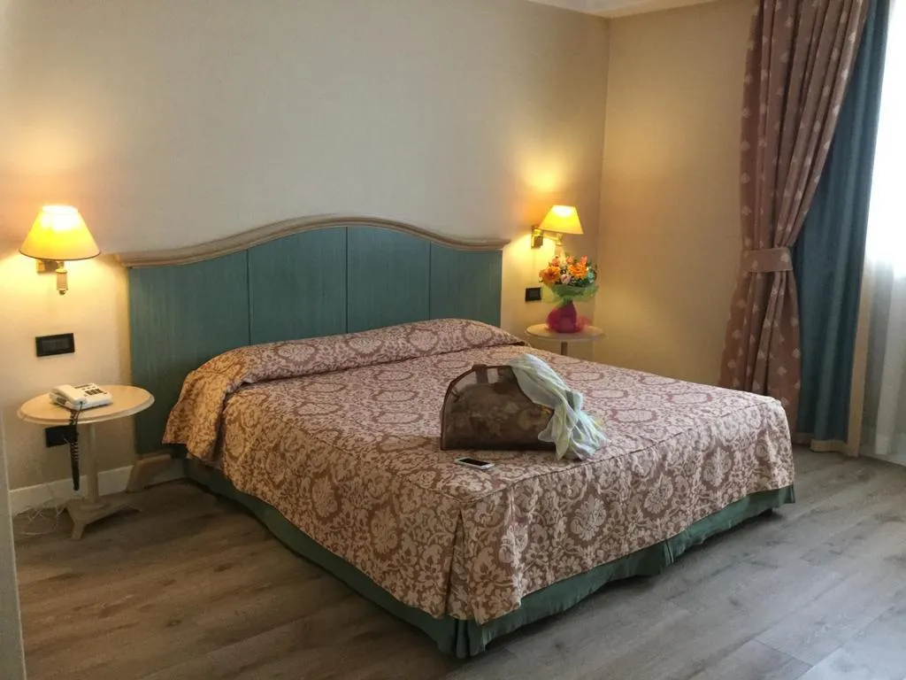 Room, Green Park Hotel, Rome