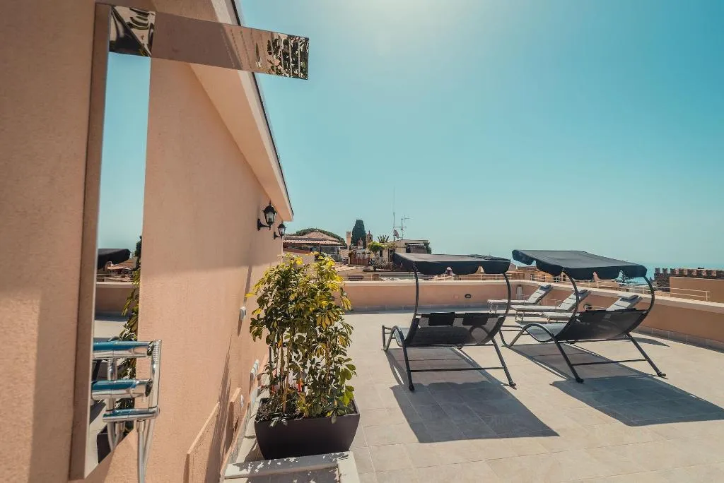 Terrace, Hotel Casa Adele, Taormina