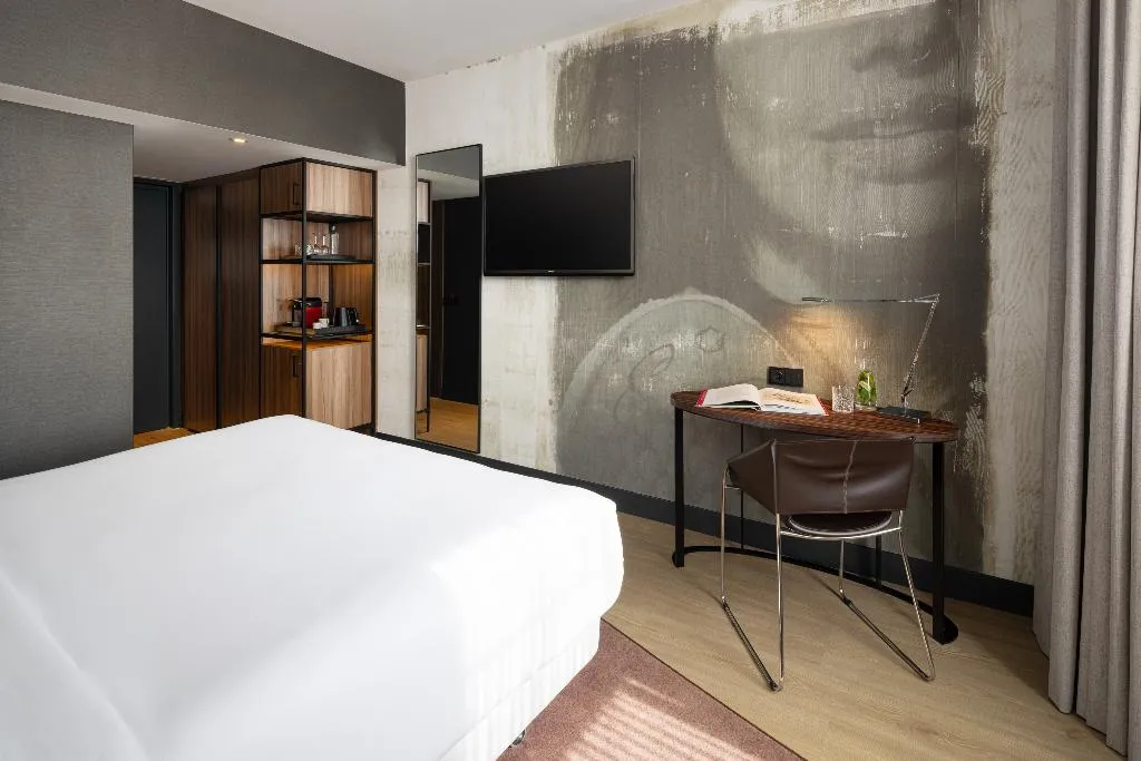 DOUBLE SUPERIOR Room, NH Collection Amsterdam Flower Market, Amsterdam