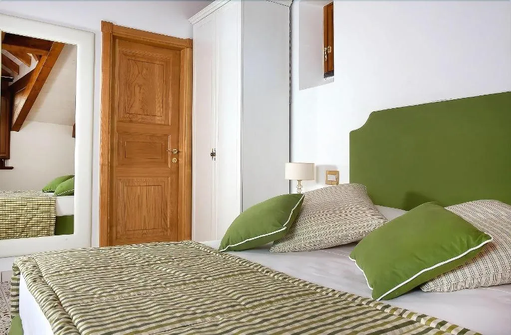 Room, Villa Maria, Naples