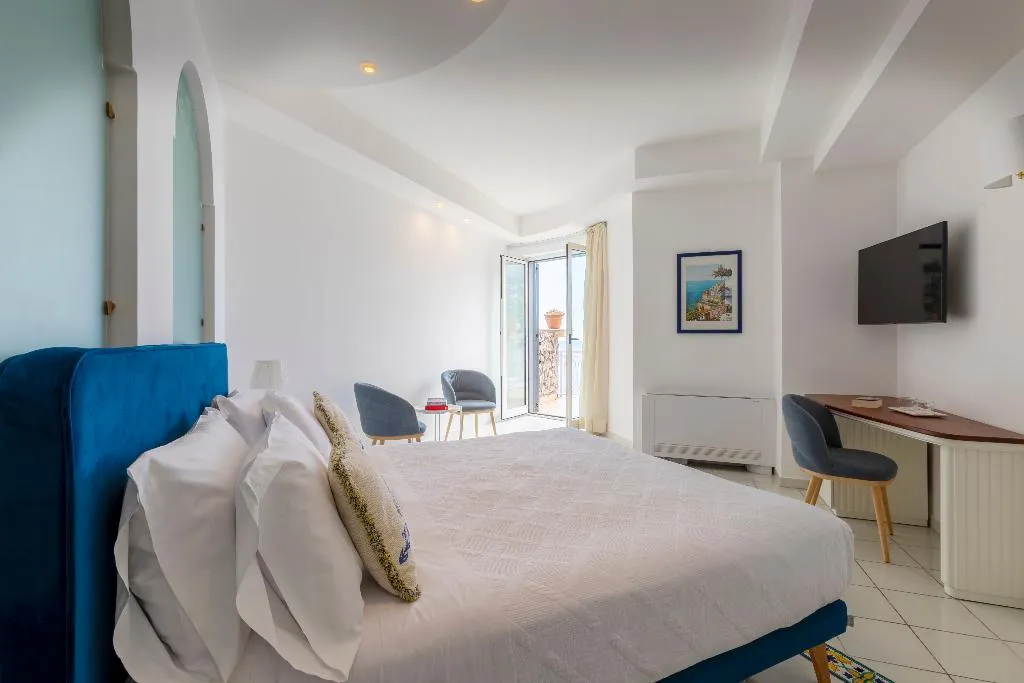 JUNIOR SUITE SEA VIEW WITH TERRACE Room, Hotel Club Due Torri, Naples
