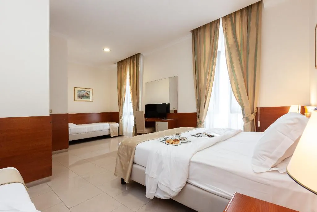 QUADRUPLE SUPERIOR Room, Hotel Portamaggiore, Rome