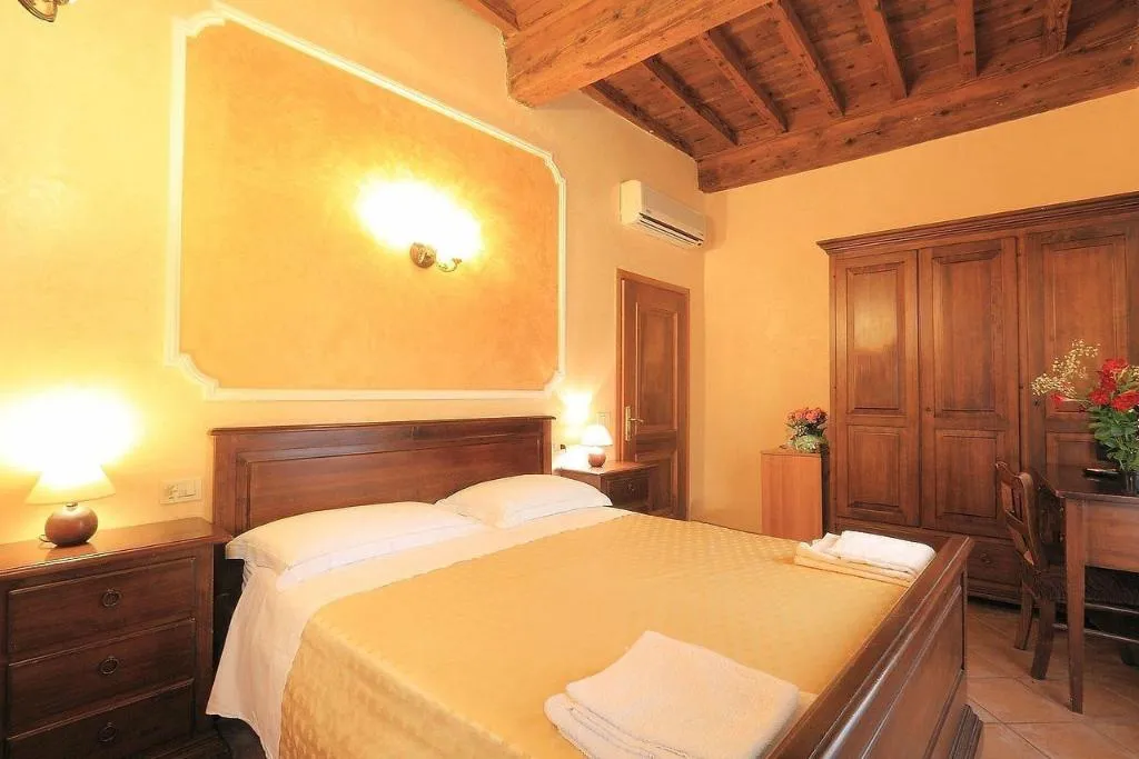 Room, Katti House, Florence