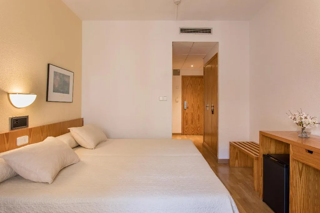 Double or Twin CAPACITY 3 Room, Villa San Juan, Costa Blanca