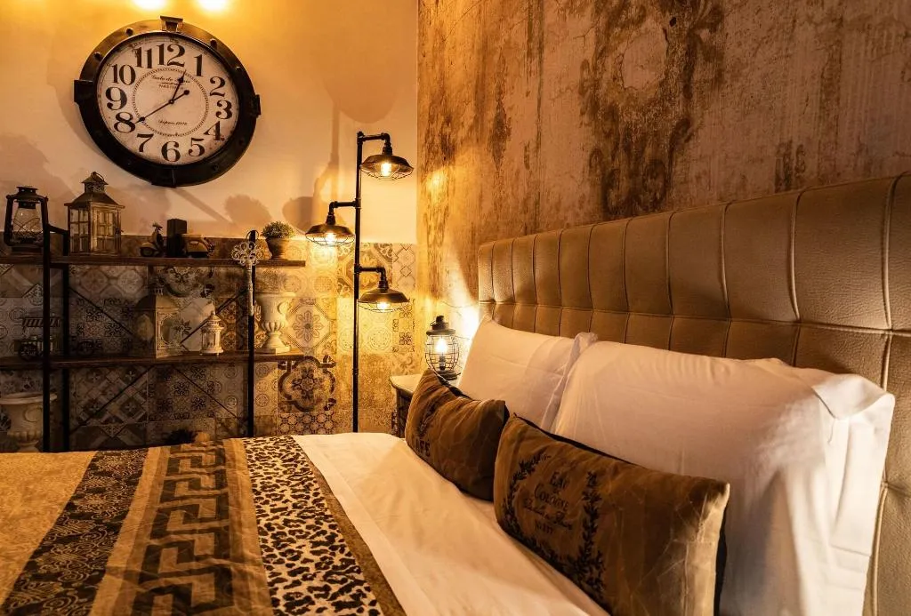 Room, Romantic Dreams, Naples