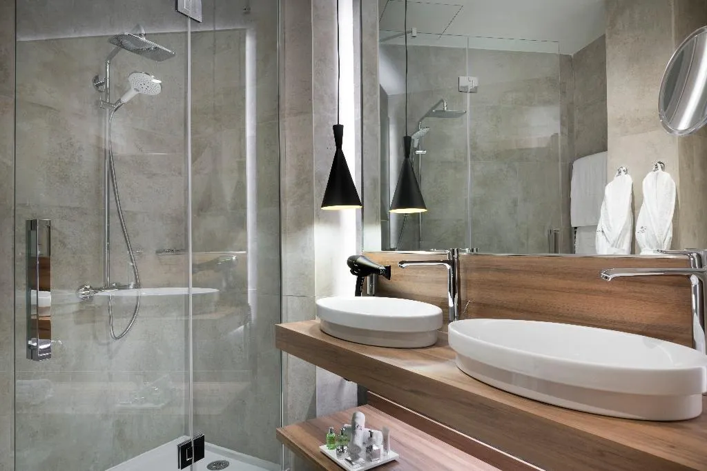 JUNIOR SUITE WITH VIEWS Room, NH Collection Madrid Gran Vía, Madrid