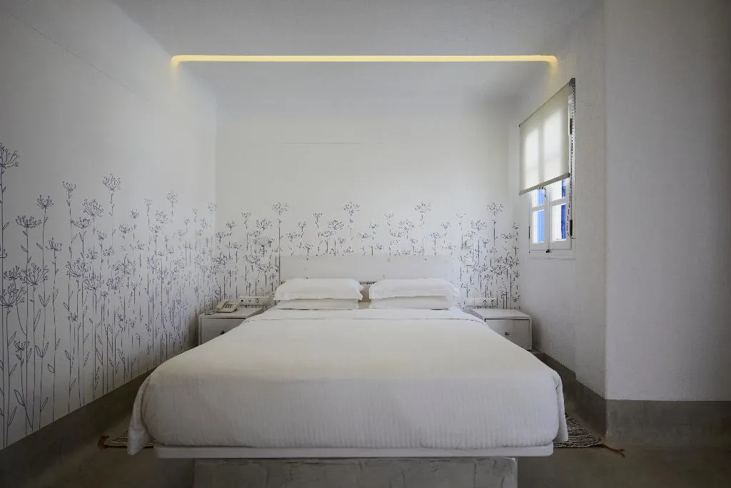 TRIPLE STANDARD Room, Kouros Village, Santorini
