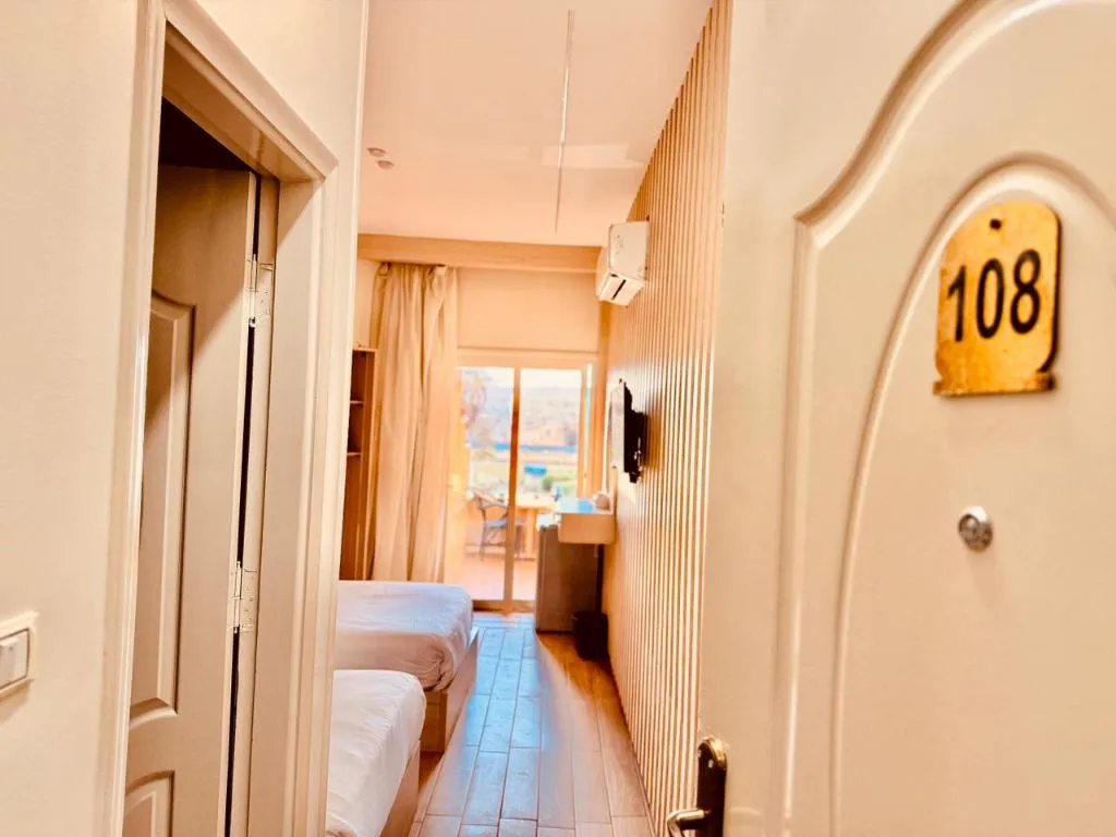 TWIN DELUXE WITH BALCONY Room, Giza Pyramids View Inn, Cairo