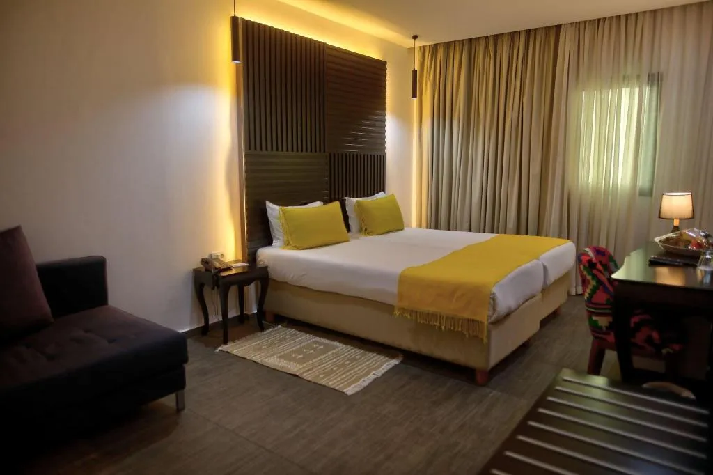 Room, Lac Leman, Tunisia
