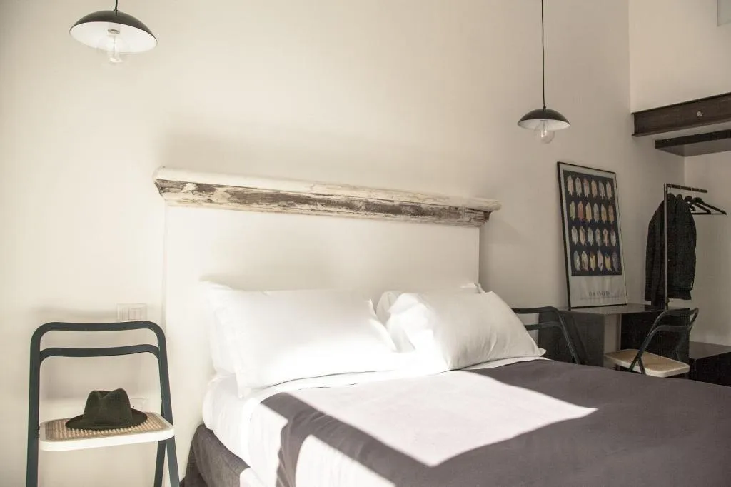 Room, Belledonne Suite & Gallery, Naples