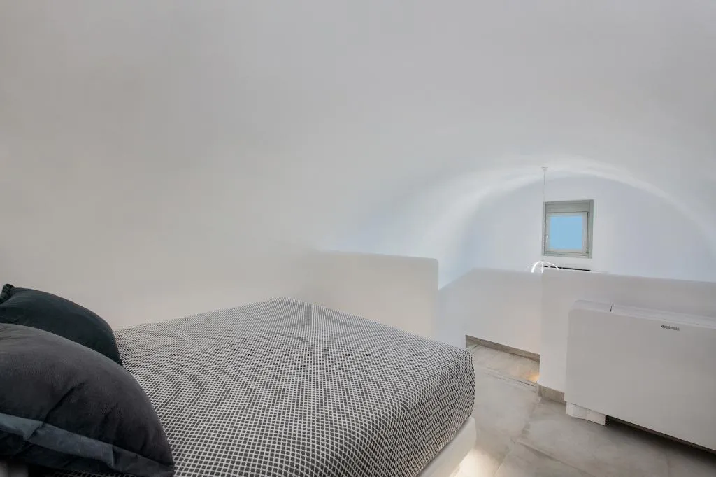 JUNIOR SUITE DELUXE SEA VIEW Room, Seven Suites, Santorini