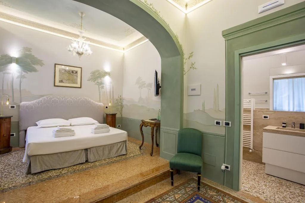Room, Villa Tortorelli, Florence