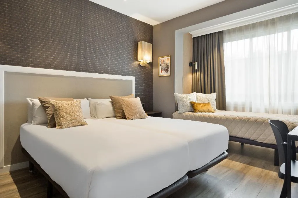 TRIPLE SUPERIOR Room, Acta Splendid, Barcelona
