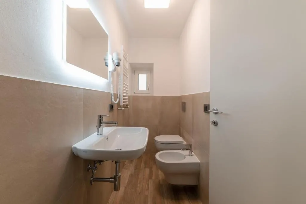 Room, B B Lorenzo De Medici, Florence