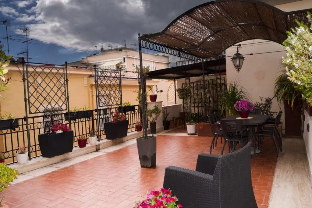 Room, Moon Luxury Rooms & Apartments, Naples