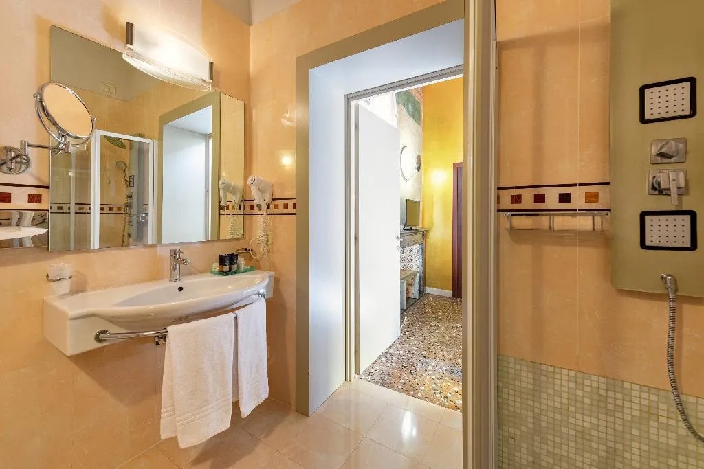 DOUBLE SUPERIOR Room, Hotel Sogno di Giulietta e Romeo, Venice