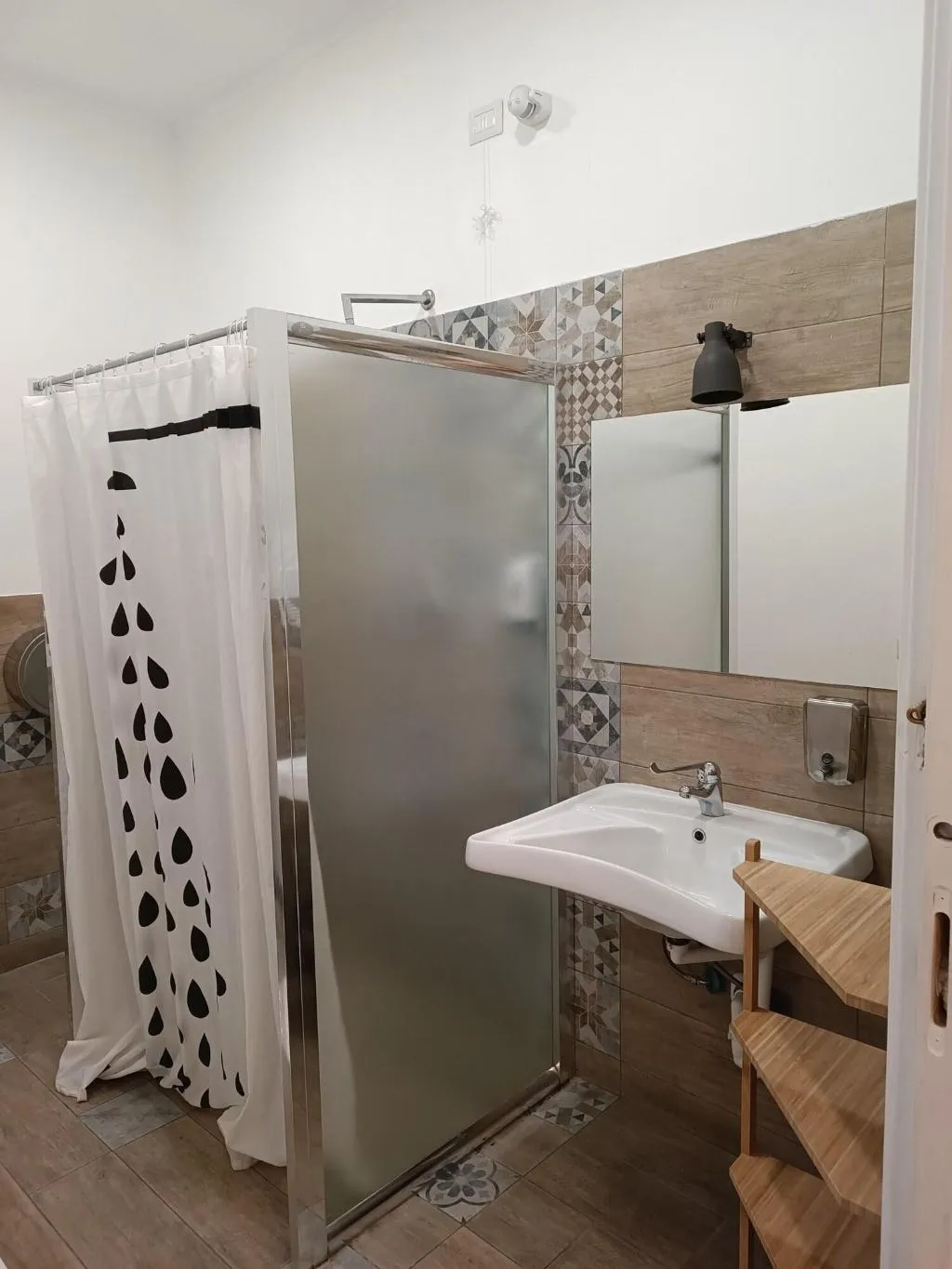 Room, Queen Hostel, Milan