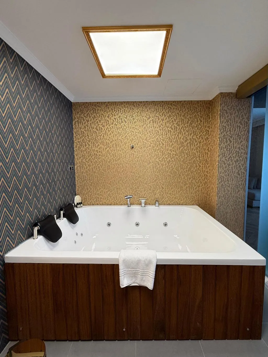 SUITE WITH JACUZZI Room, The Yali Konak Hotel Izmir, Izmir