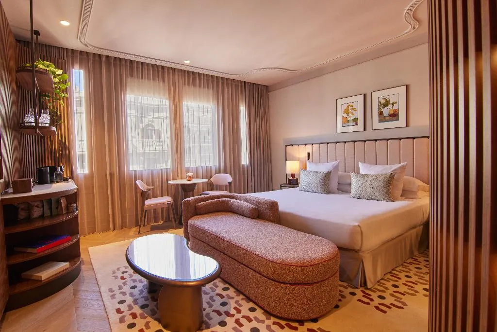JUNIOR SUITE STANDARD Room, Grand Hotel Central, Barcelona