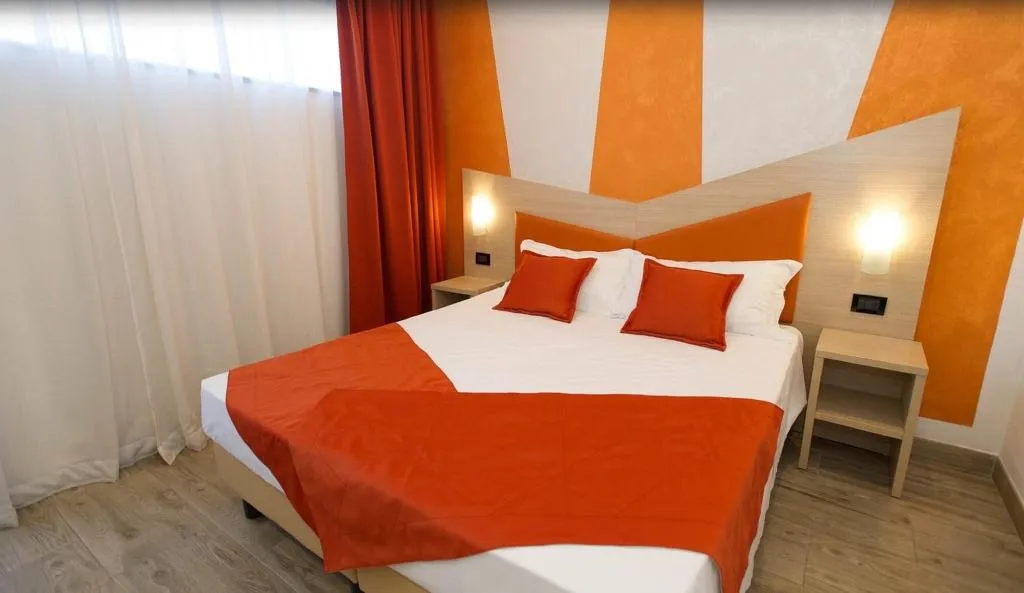 Room, Luxor Florence, Florence