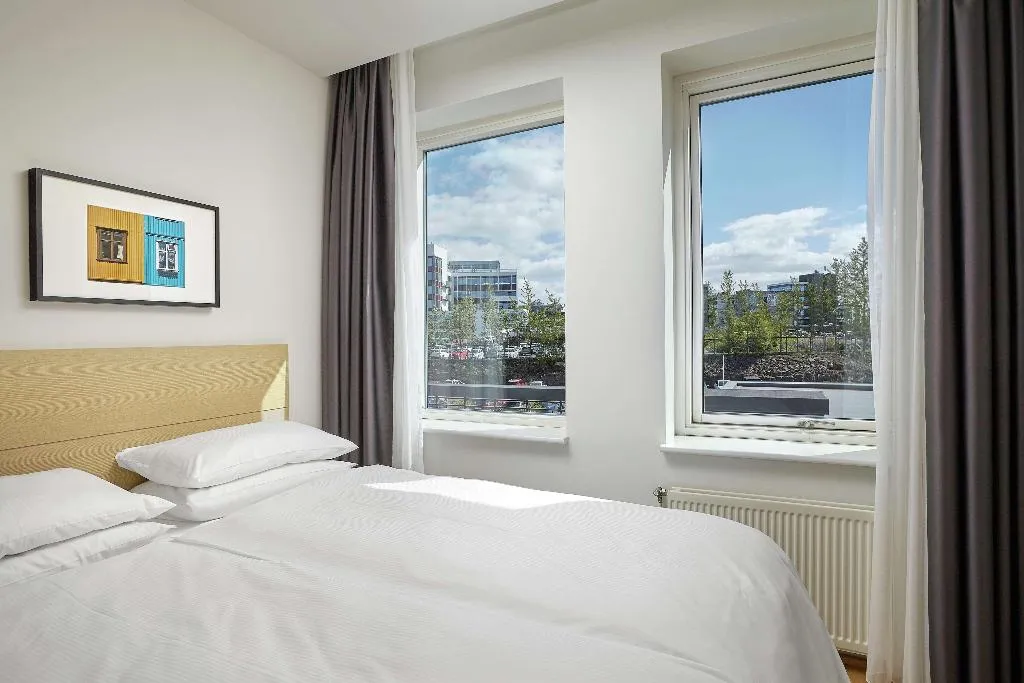 DOUBLE GUEST ROOM QUEEN BED Room, Hilton Reykjavik Nordica, Reykjavik