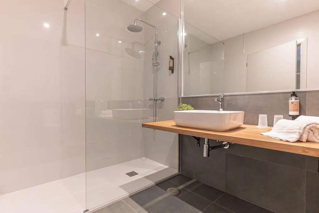 Room, Aguas do Geres, Porto