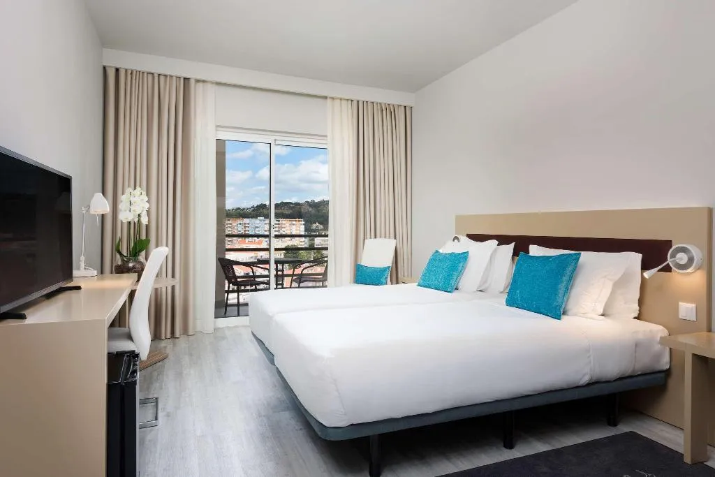 TWIN CITY VIEW Room, Tryp Lisboa Caparica Mar Hotel, Lisbon