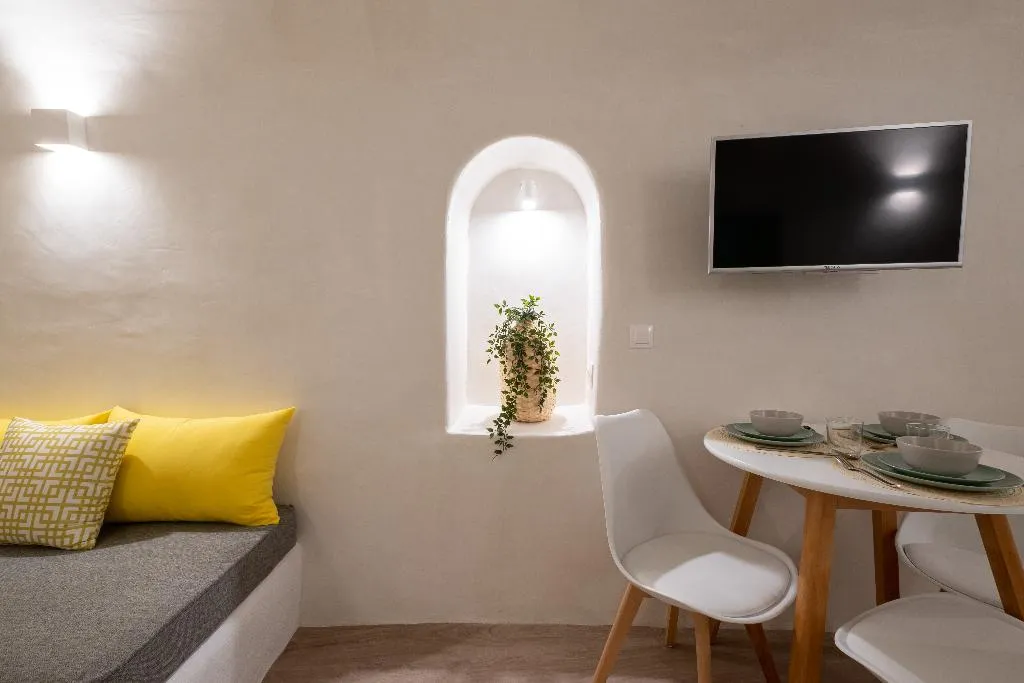 HOUSE TWO BEDROOMS TWO BATHROOMS Room, White Orchid Cave House & Studio, Santorini