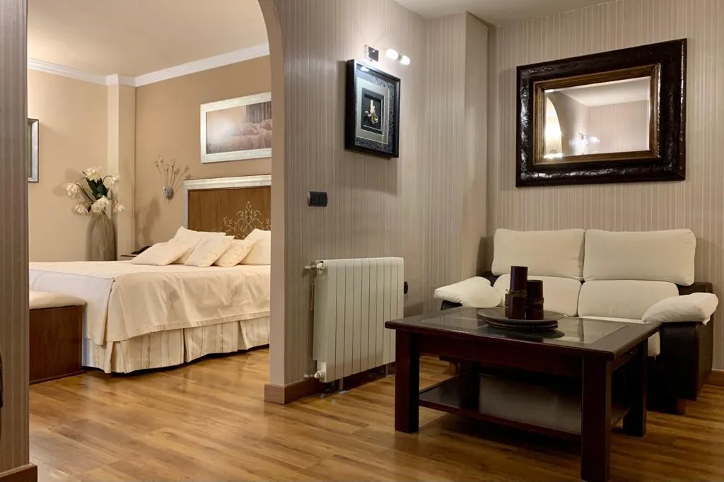 SUITE STANDARD Room, Los Dolmenes, Andalucia