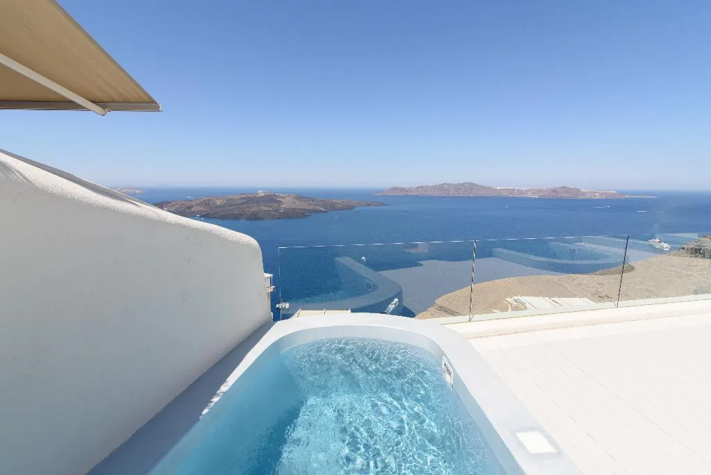 SUITE DELUXE WITH VIEWS Room, On The Cliff, Santorini