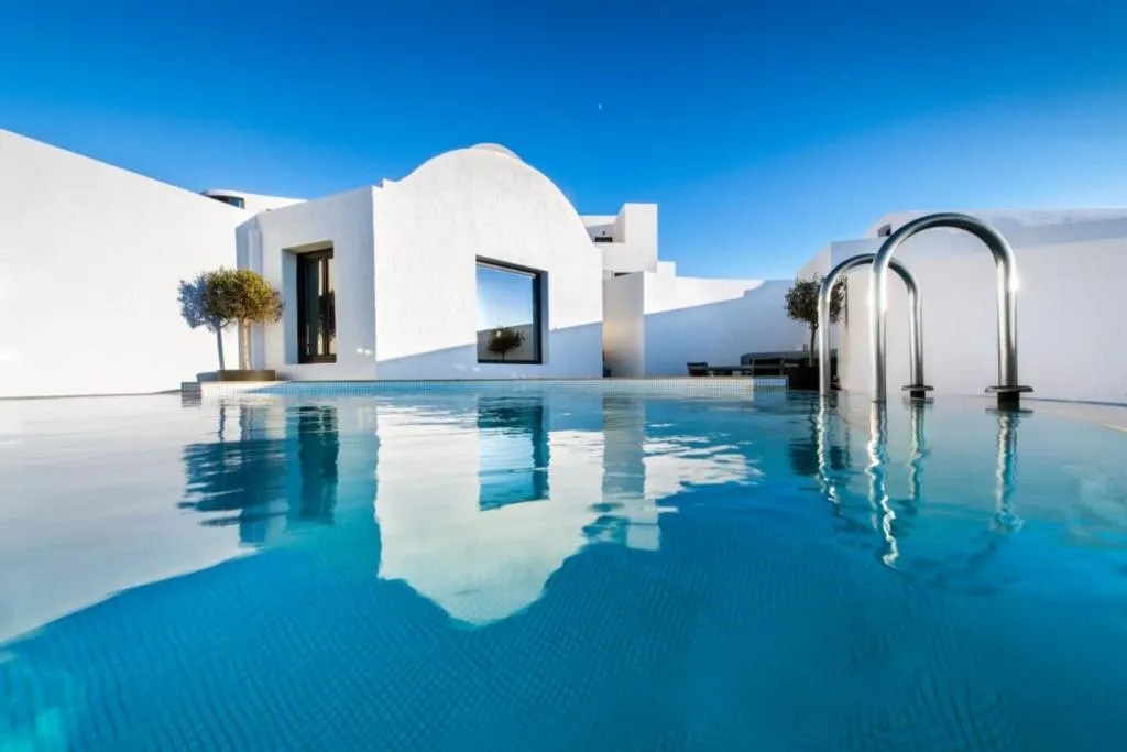 VILLA THREE BEDROOMS WITH PRIVATE POOL Room, Grand Ambassador Santorini, Santorini