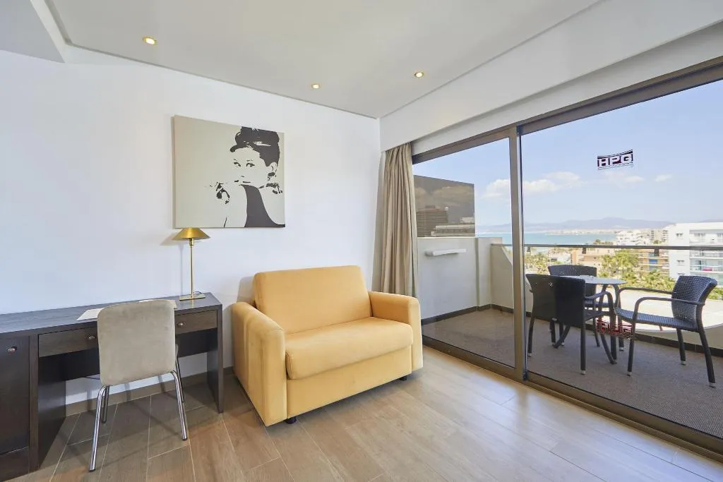DOUBLE SUPERIOR WITH TERRACE Room, Playa Golf, Majorca