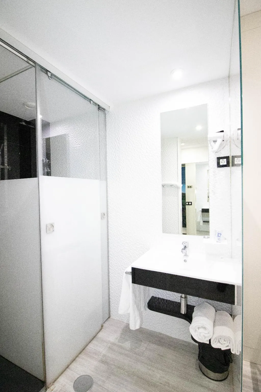 DOUBLE STANDARD Room, Avenida de España, Madrid