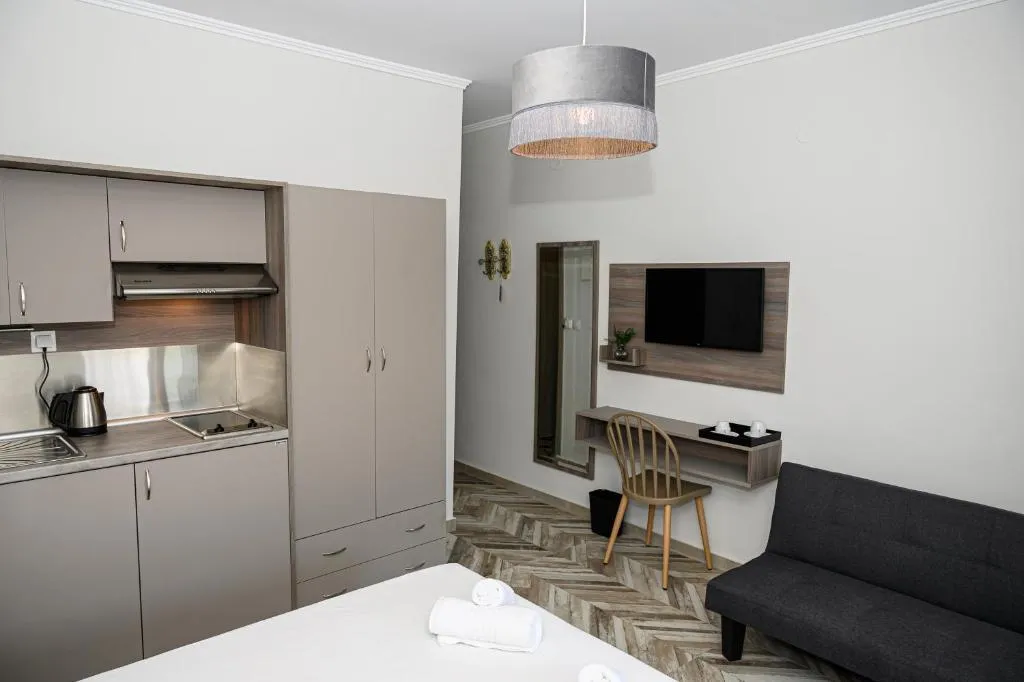 DOUBLE basement Room, Parthenon Art Executive Wing, Thessaloniki