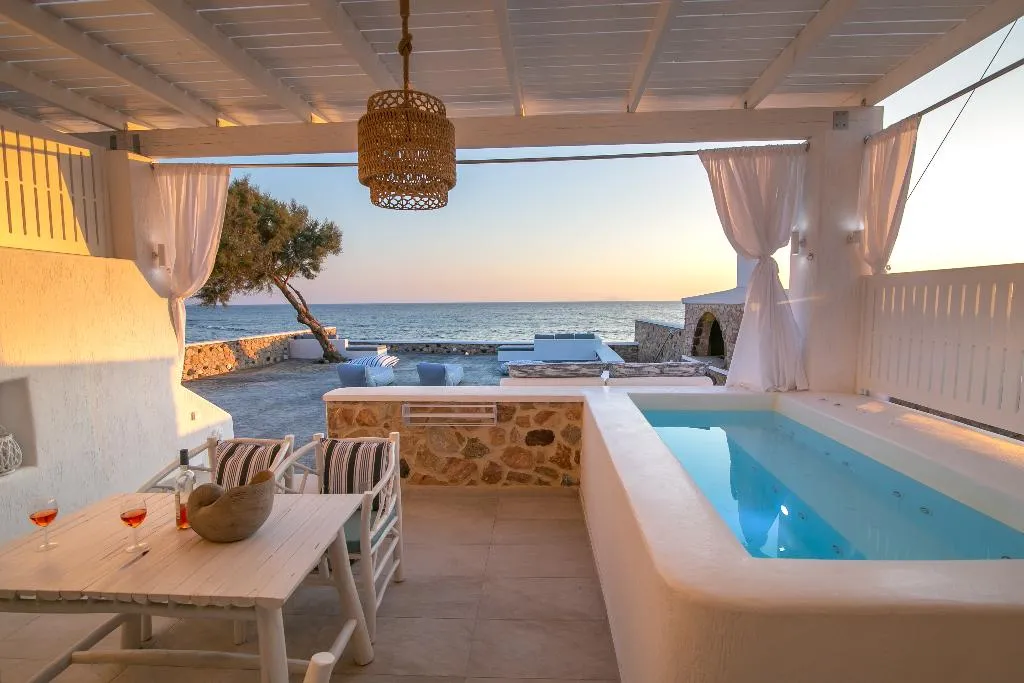 SUITE WITH JACUZZI Room, Aegean Melody Suites, Santorini