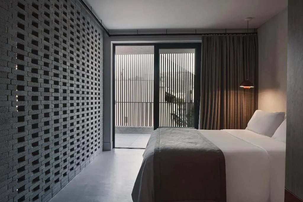 Room, Newel Psychiko, Athens