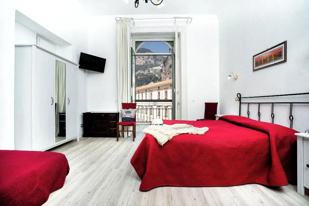 TRIPLE STANDARD Room, Fontana, Naples