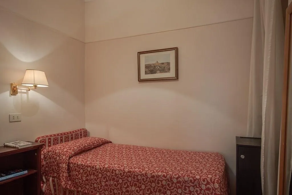 Room, Hotel Due Torri, Rome