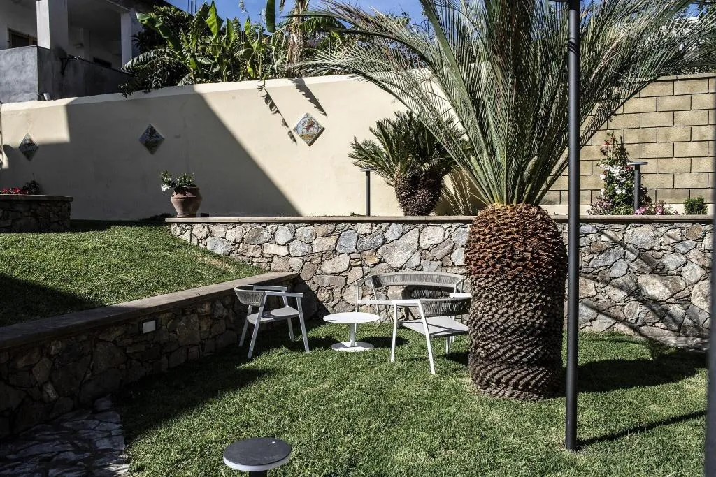 Terrace, Garibaldi, Catania