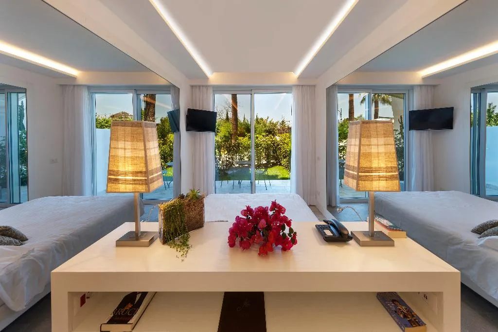 Double or Twin GARDEN VIEW Room, Hotel Alpha, Naples
