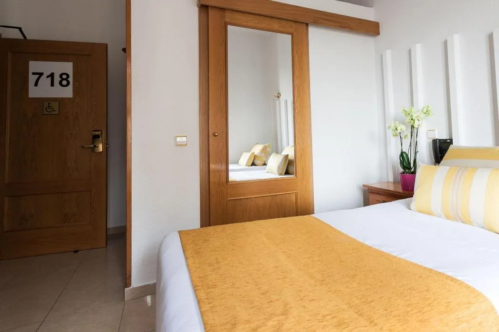 Room, Josefina Hostal, Madrid