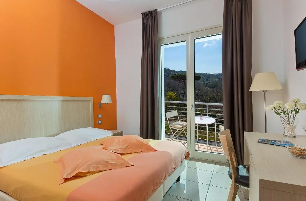 Room, Demariahouse, Naples